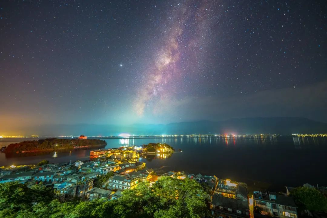 苍山负雪枕星河的浪漫