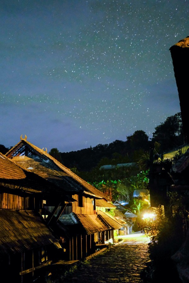 景迈山传统古寨的星空。云新闻记者 邢路扬 摄