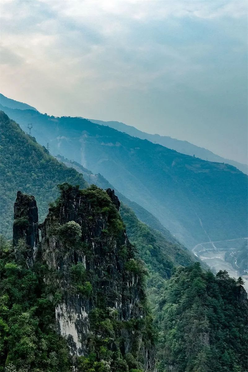 群山连绵。江蕊先 摄