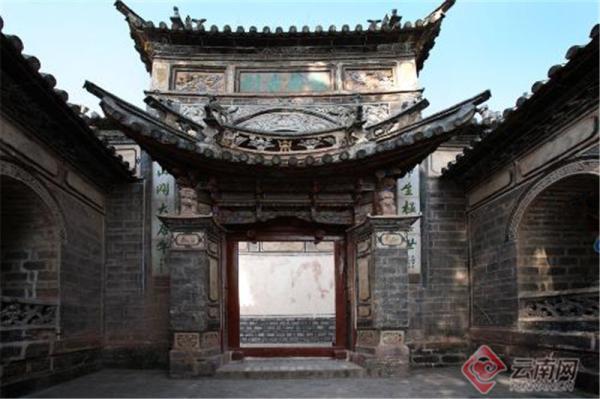 千年古寺——龙华寺大门
