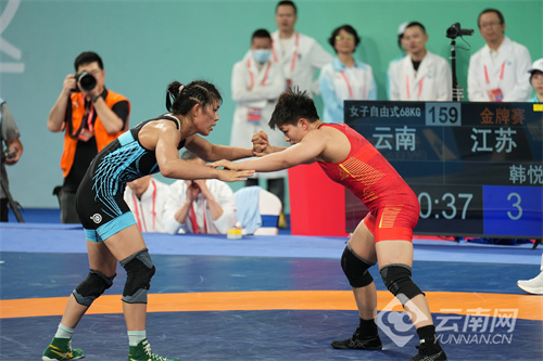 决赛上龙佳迎战江苏选手韩悦,并在最后的终极较量中摘得赛事金牌。