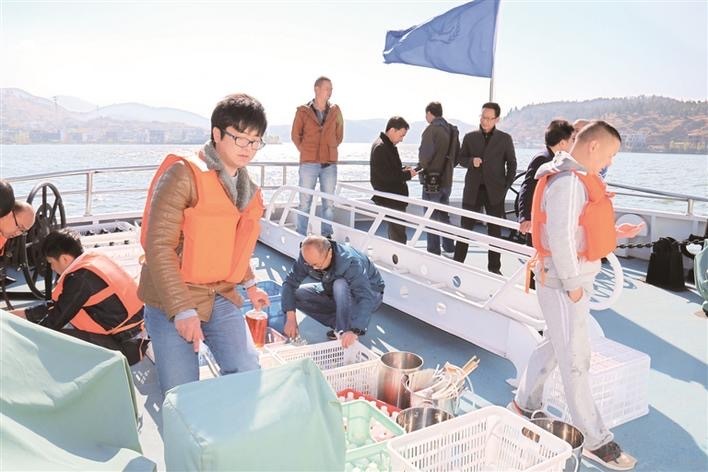监测洱海水质