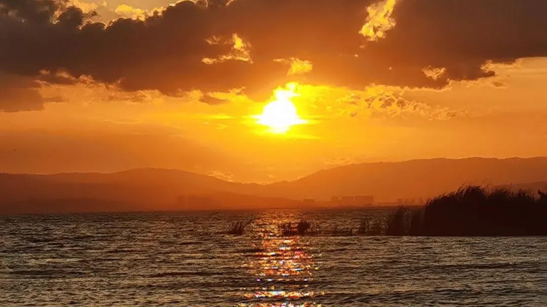 异龙湖日落景观