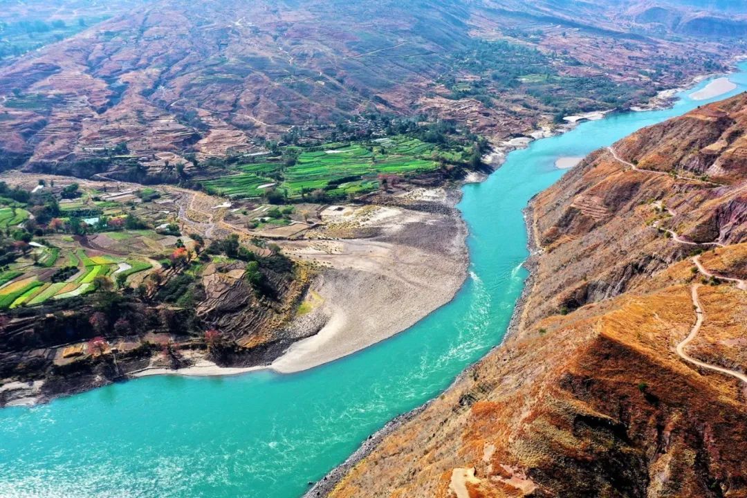 云南武定大美金沙湖